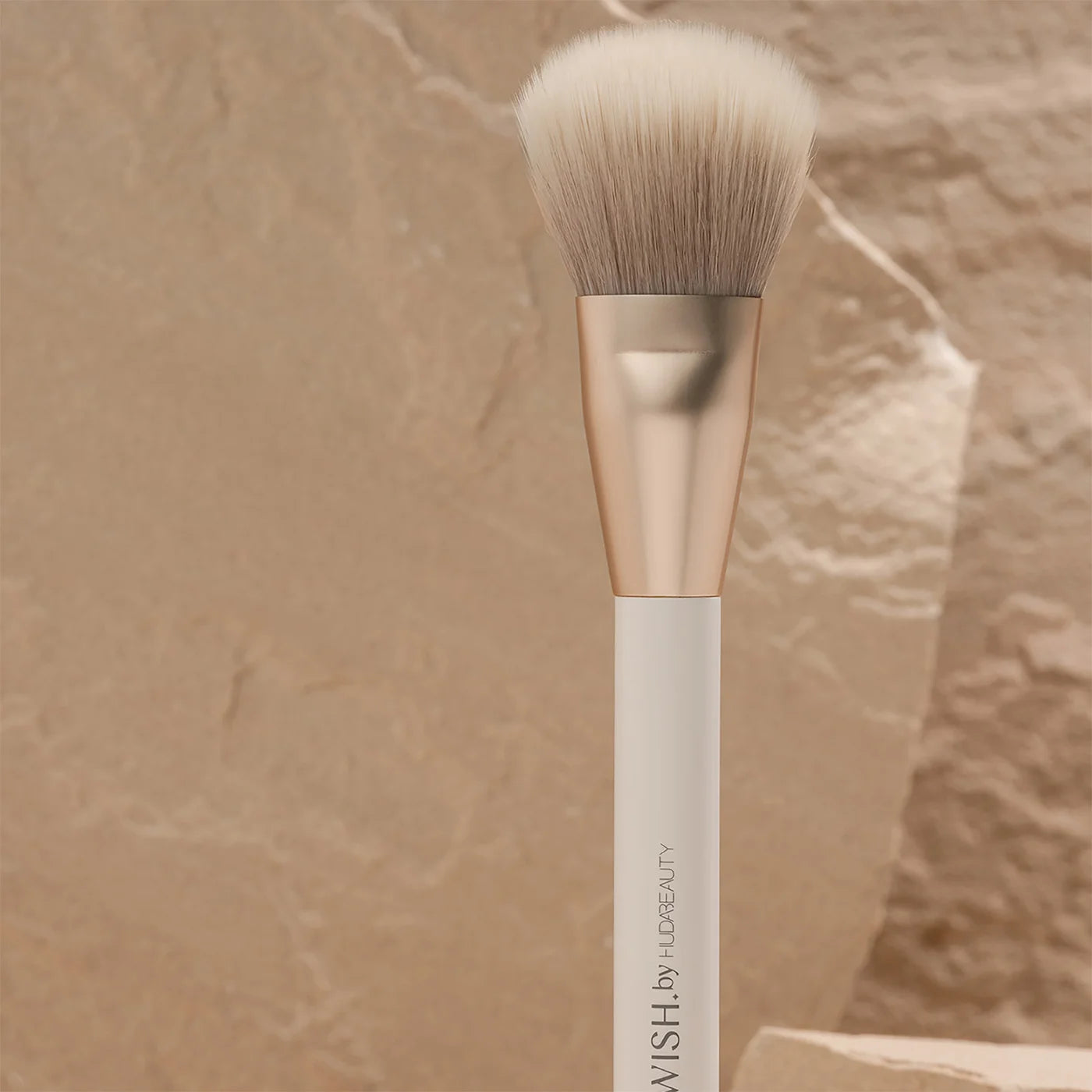 Huda Beauty GloWish All Over Bronze Brush