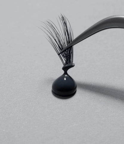 Huda Beauty Waterproof Lash Glue